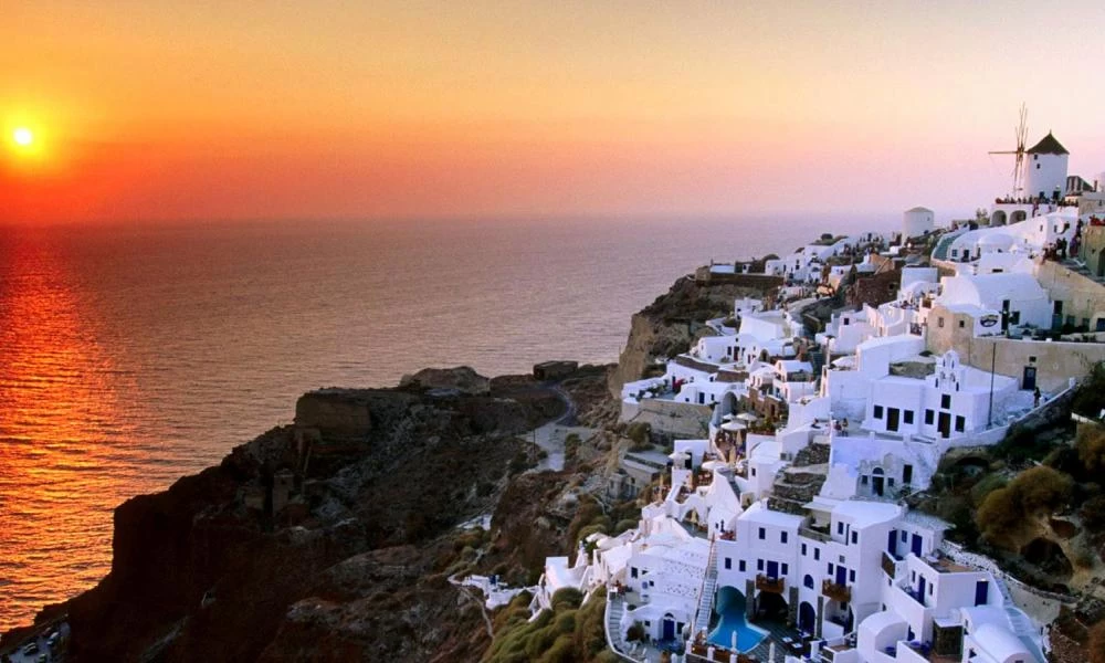 “Βόμβα” στον τουρισμό: Κατεβάζουν ''ρολά'' και τα τουριστικά καταλύματα σε όλη τη χώρα - Δείτε το ΦΕΚ